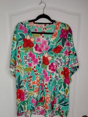 Jodifl floral v-neck